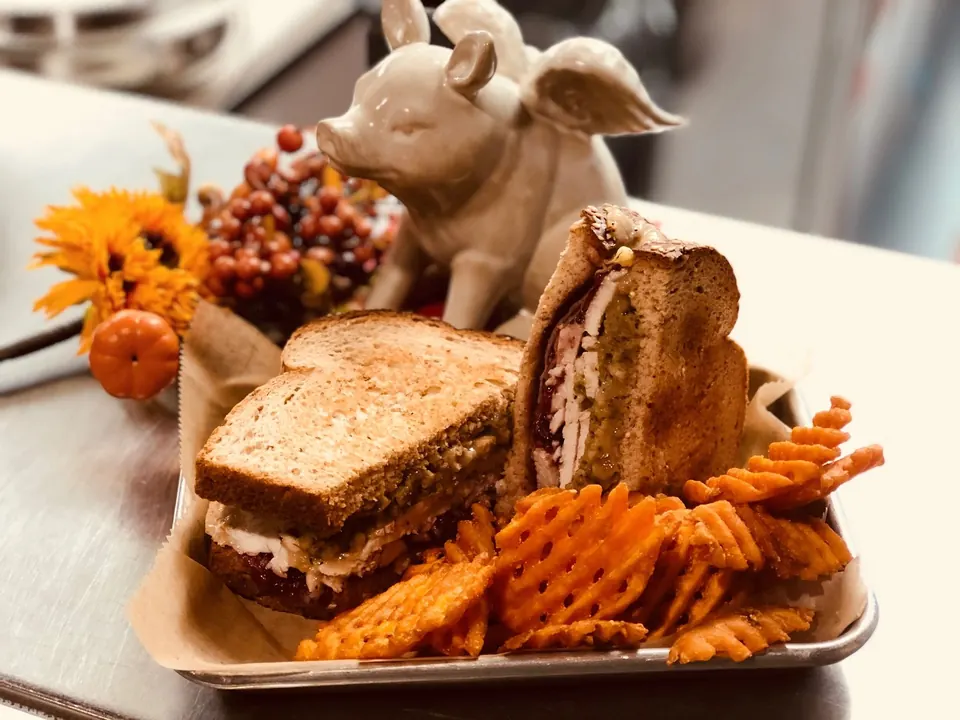 Smoked meat sandwich with waffle fries